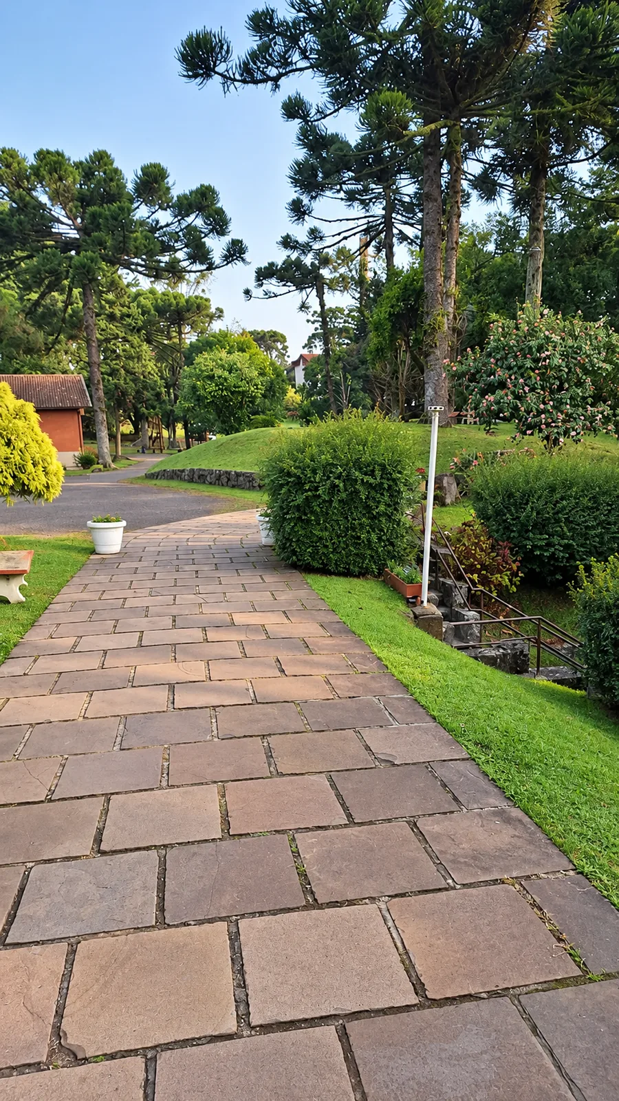 Área externa da unidade QualiPraxis em Gramado